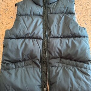 Kids dark green Puffer Vest. Old Navy. NWOT. Size M/8